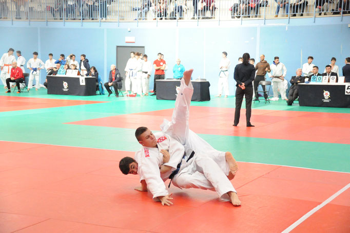 Competición de judo sobre el tatami